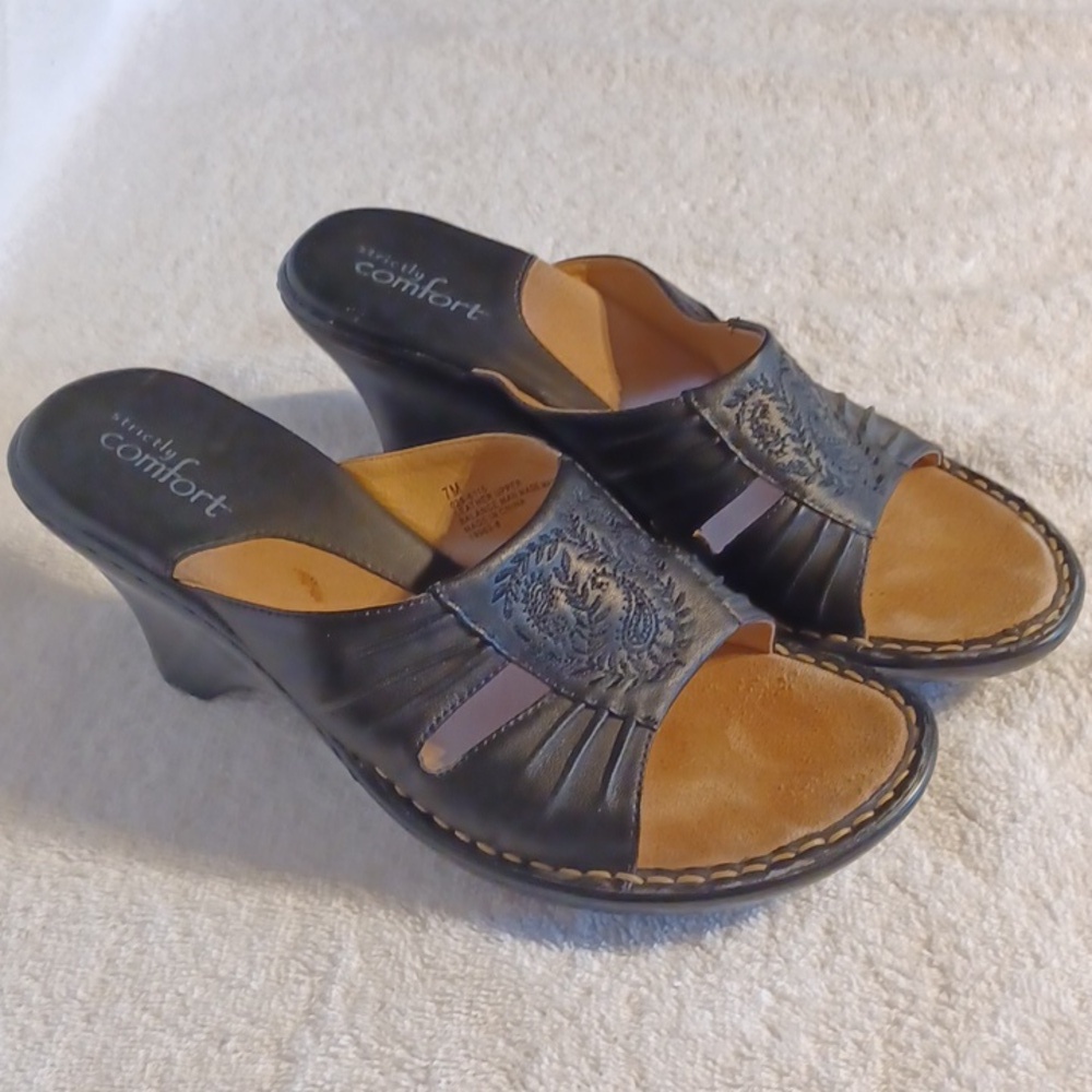 Strictly Comfort black leather slipon sandals women's size 7